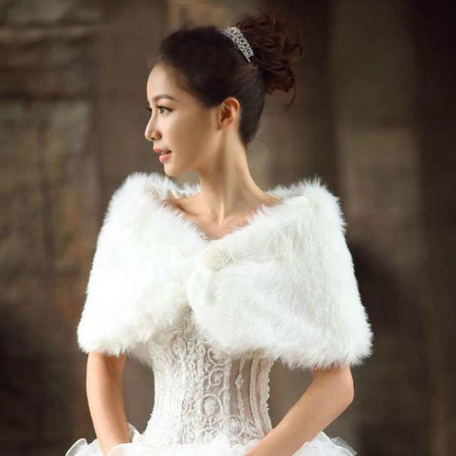 new-ivory-faux-fur-wedding-bridal-pearl-ball-shawl-wrap-stole-shrug-bolero-cape-2041746-weddbook